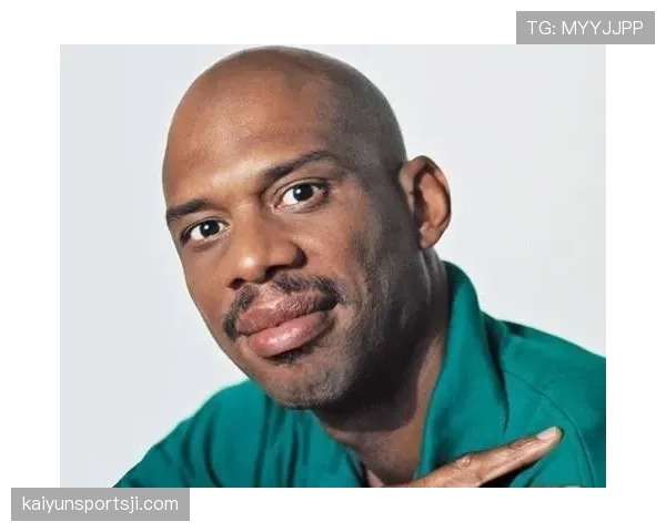 卡里姆·阿卜杜尔-贾巴尔高效背打拉开内线差距助力球队进攻升级